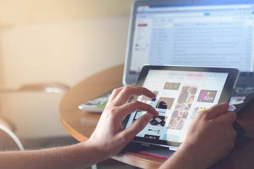 Одновременно с этим мы вводили контекстную рекламу в Google Adwords, которая дала, в конечном итоге, ROI порядка 300%.